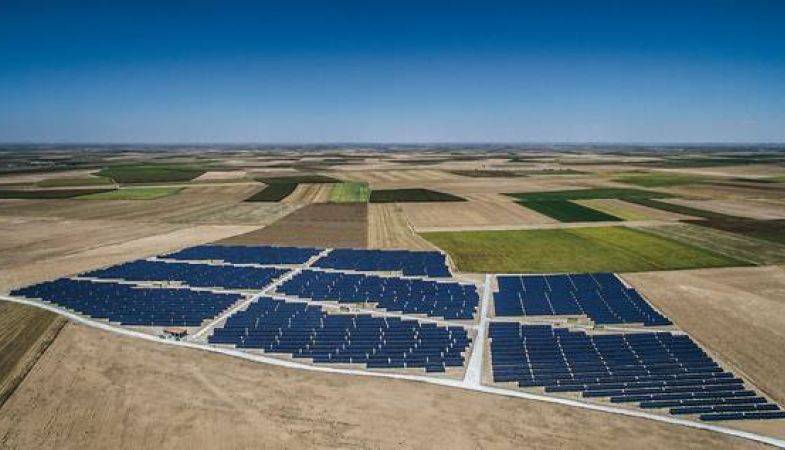 Türkiye’nin En Büyük Güneş Enerjisi Santrali Açıldı