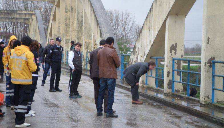 Eski Sakarya Köprüsü Kaderine Terk Edildi!