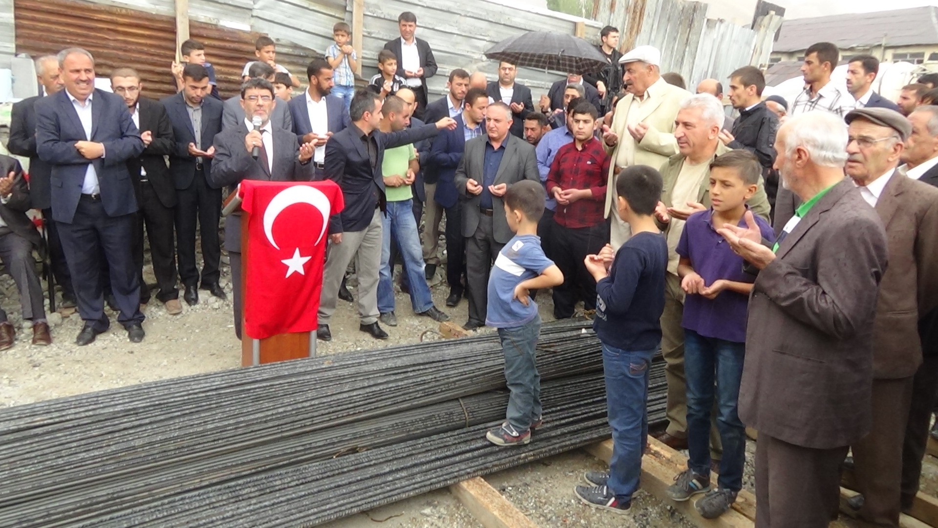 Hakkari’ye  Yeni Cami! Temeli Atıldı!