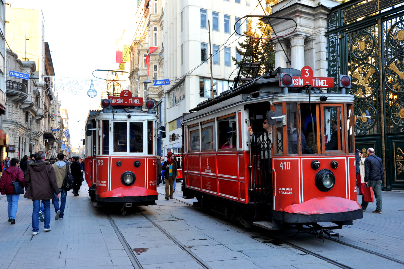 İstiklal Caddesi'ndeki Tramvaya Kauçuk Raylar Yapılacak