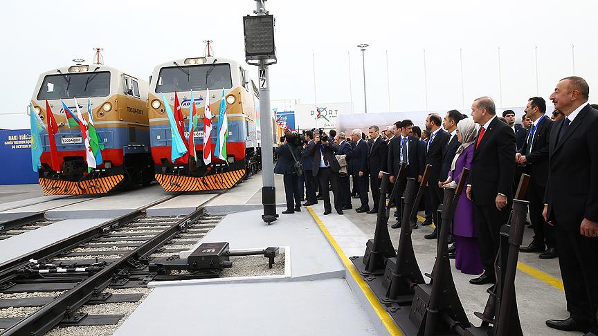 Demir İpek Yolu’nun ilk treni Kars’a ulaştı