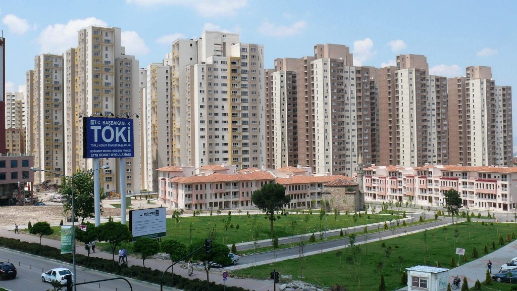 TOKİ Adana Sarıçam’da emekli konutlarının sahipleri belirlendi