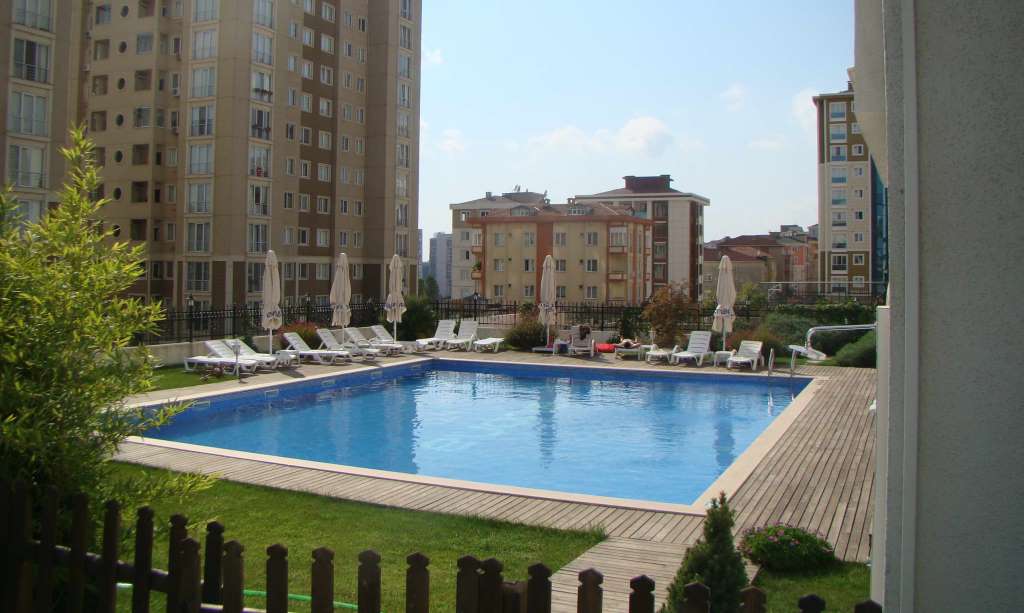Zeytinburnu Belediyesi’nden açık havuza yasak, 1+1’e kısıtlama 
