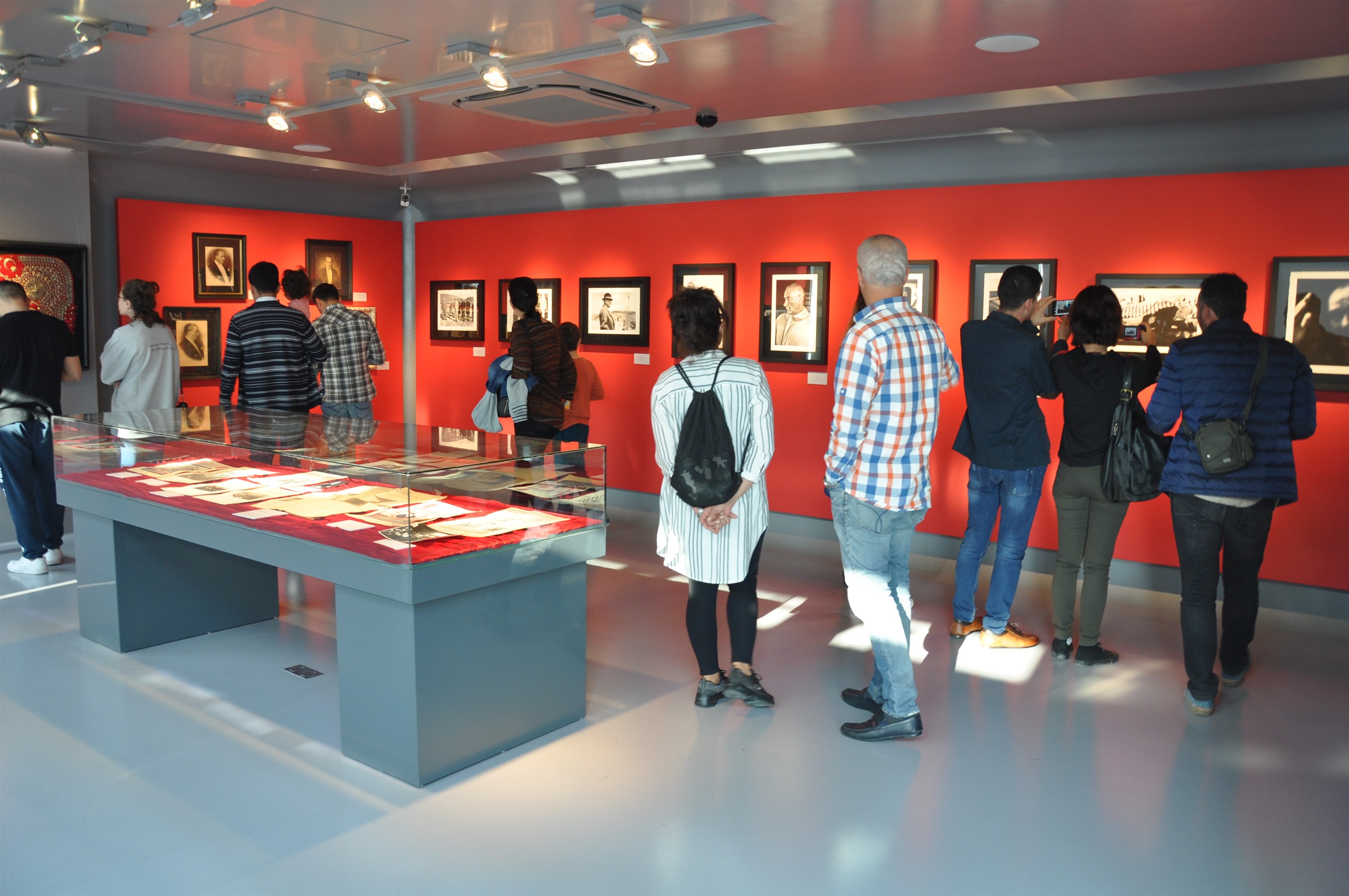 Folkart Gallery'deki Atatürk Sergisi 3 ay daha açık kalacak