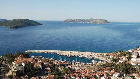 Antalya Kaş'ta kaçak villalar yıkıldı