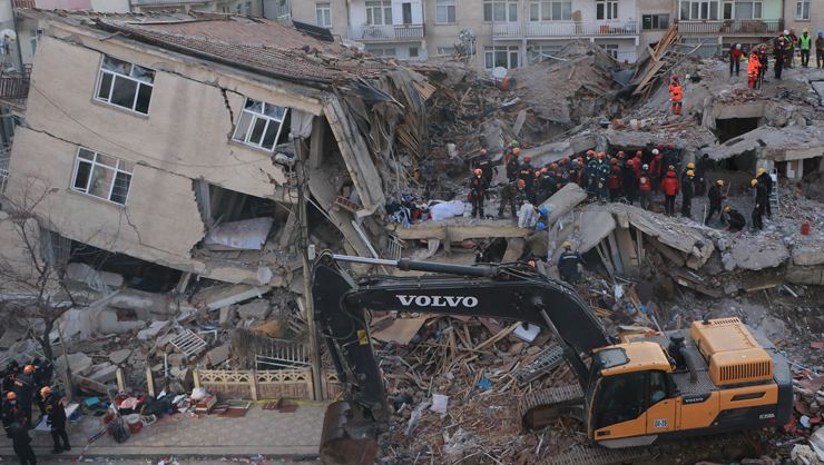 Elazığ'da yıkılan binaların malzemesinin bozuk olduğu belirlendi