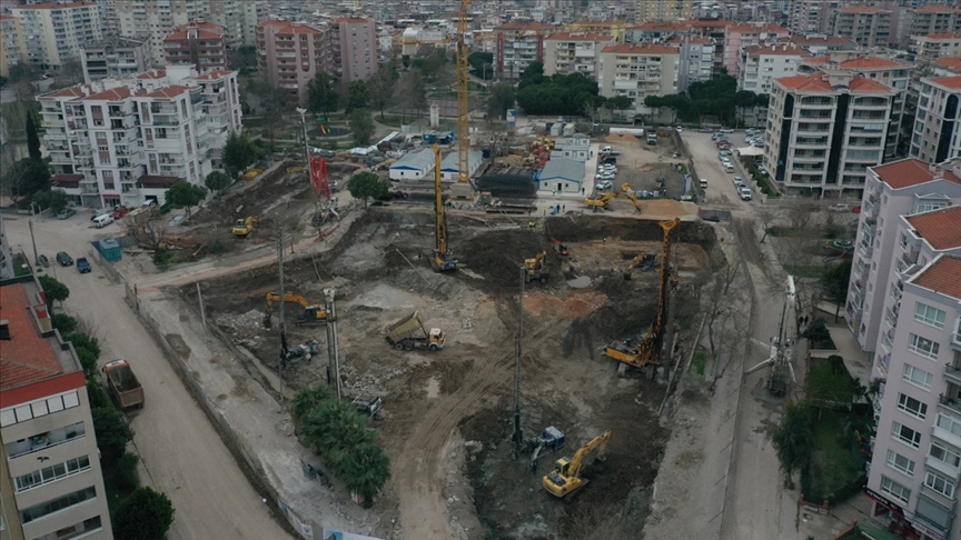 Bayraklı'da 1444 konut için temel atılıyor