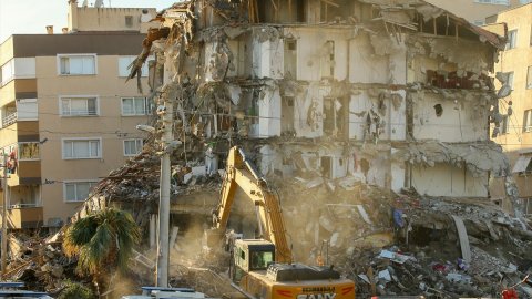 Bayraklı'da 'İzmir modeli' ile dönüşüm yapılacak