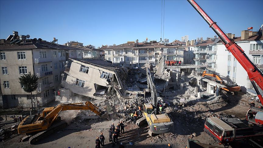 Binanın bodrum katındaki kolon ve kiriş incelenmeli