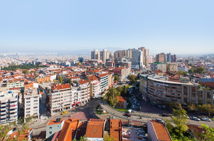 Öğrenci nüfusunun fazla olduğu şehirlerde evler boş kaldı
