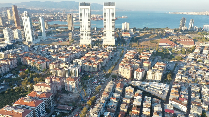 İzmir'deki arsa sorunu konut fiyatlarını artırıyor