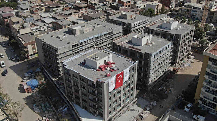 İzmir'de deprem konutlarının teslimi başladı