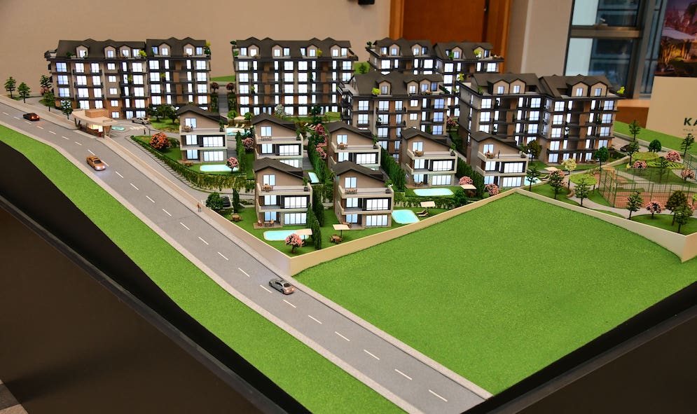 MAVİYLE YEŞİLİ BULUŞTURAN AKÇAKOCA’NIN İLK PROJESİ GELİYOR