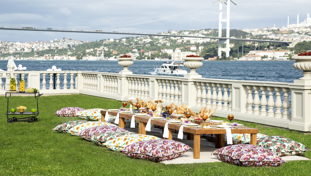 Çırağan Sarayı Bahçelerinde Lüks Piknik Deneyimi