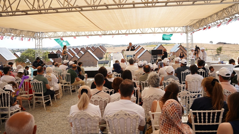 YEŞİL MAHALLE 3. ETAPTA TAPU VE ANAHTAR TESLİM COŞKUSU