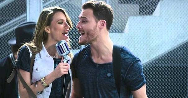 Kerem Bürsin ve Serenay Sarıkaya Arnavutköy’e Taşındı