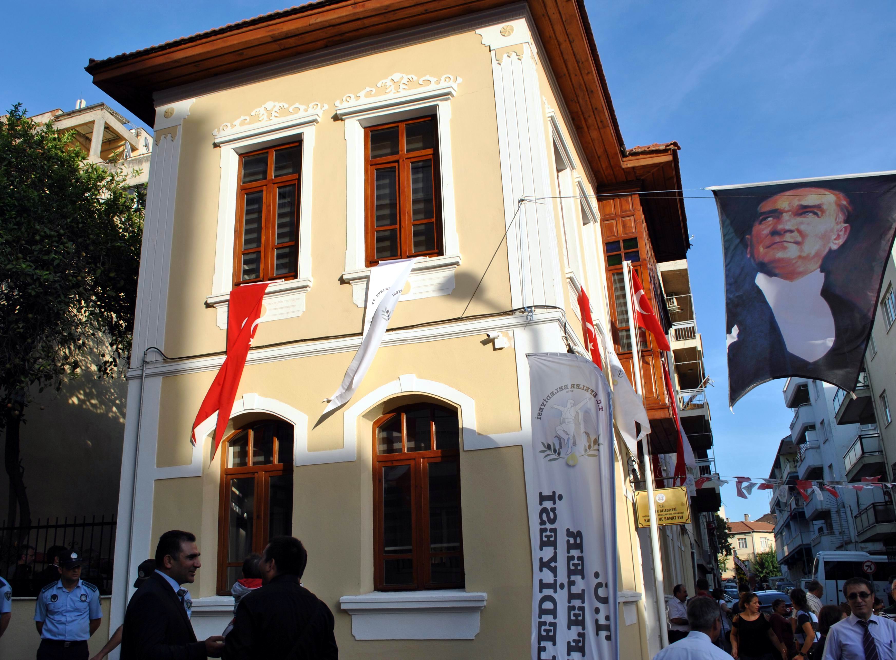 Efeler Hasanefendi Kültür ve Sanat Evi Açıldı!