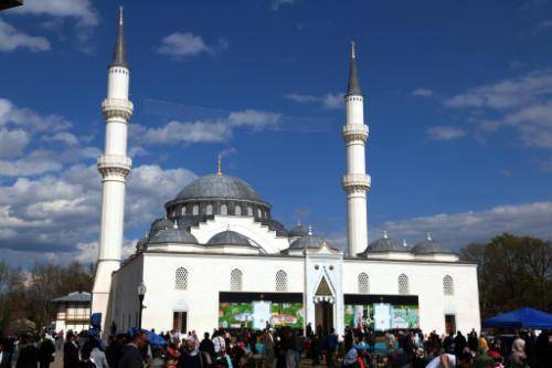 ABD’nin İlk İki Minareli Camisi Açıldı