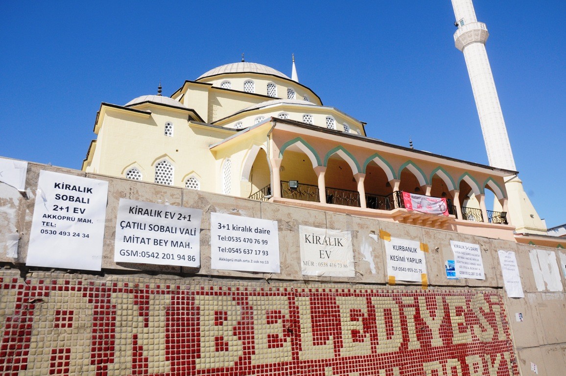 Hz. Ömer Camii Emlak Panosuna Döndü!