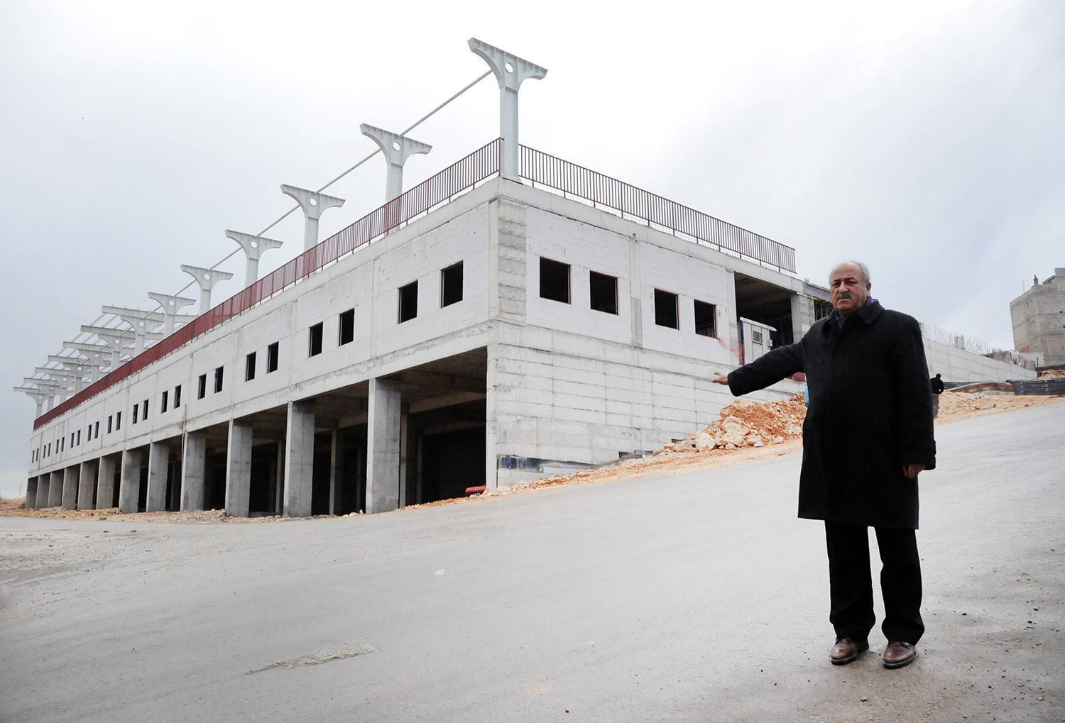 Onatkutlar’a Uzay Çatılı Pazar Yeri