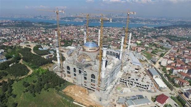 Cumhuriyet Tarihinin En Büyük Camisi Yarın İbadete Açılıyor
