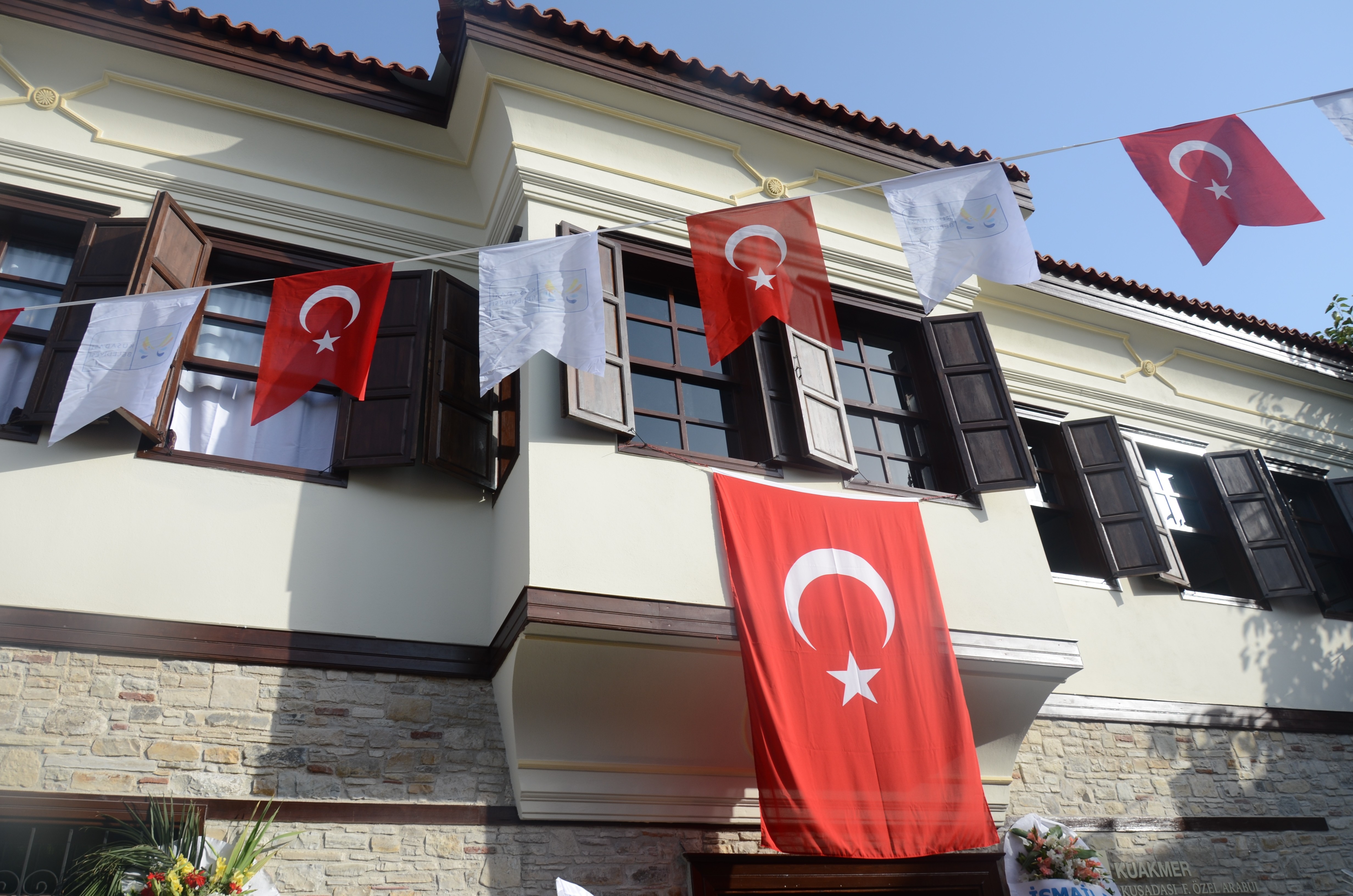 Kuşadası Kültür Merkezi Açıldı!