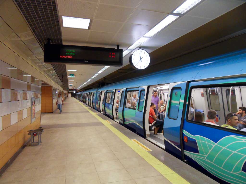 Üsküdar Çekmeköy Metrosunda Vagonlar Raya İndi