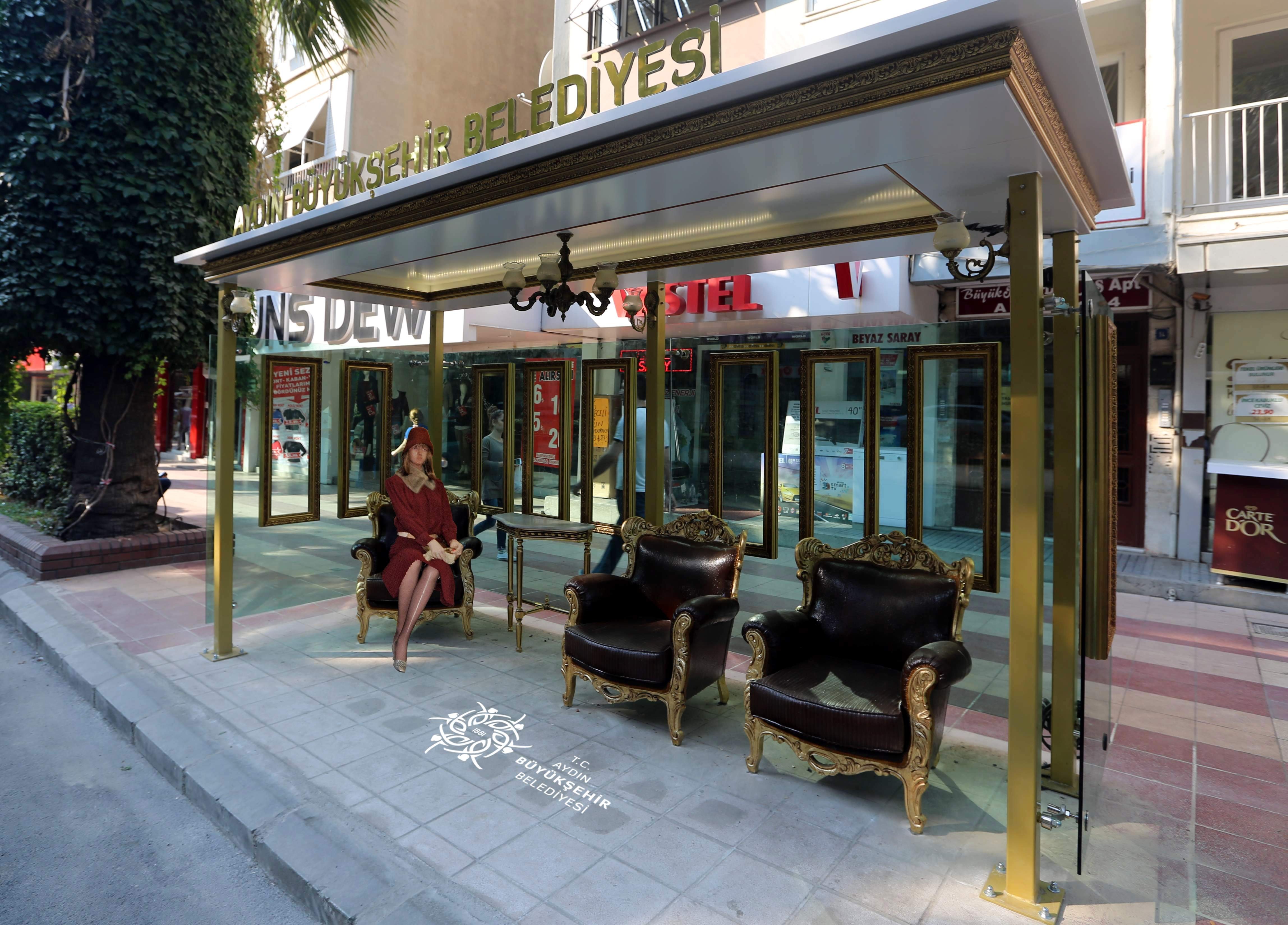 Temalı Otobüs Durakları Büyük Beğeni Topluyor!