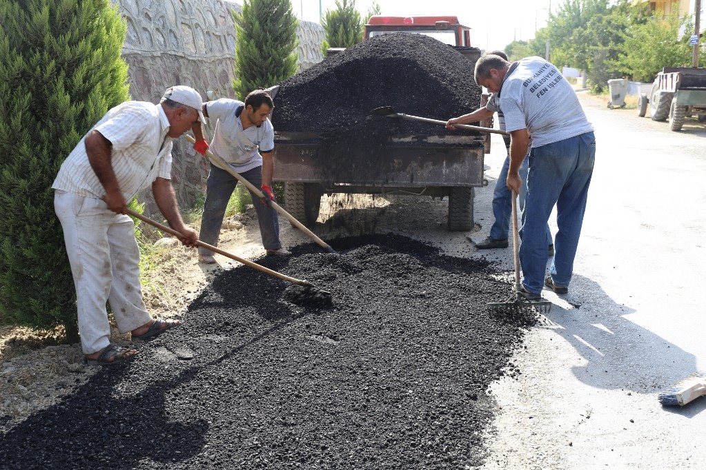 Burhaniye’de Asfalt Yama Seferberliği!