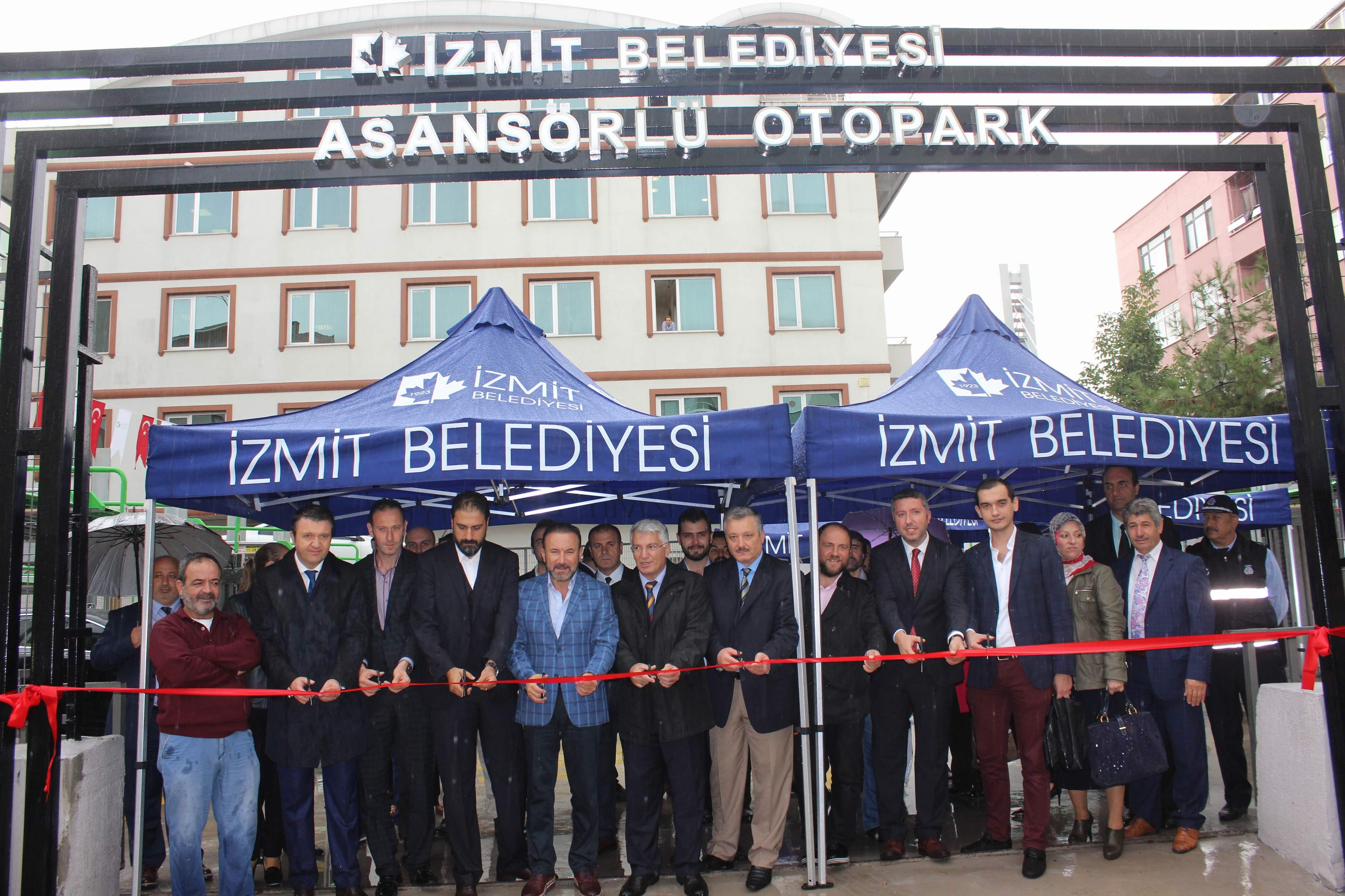İzmit’e Asansörlü Otopark!
