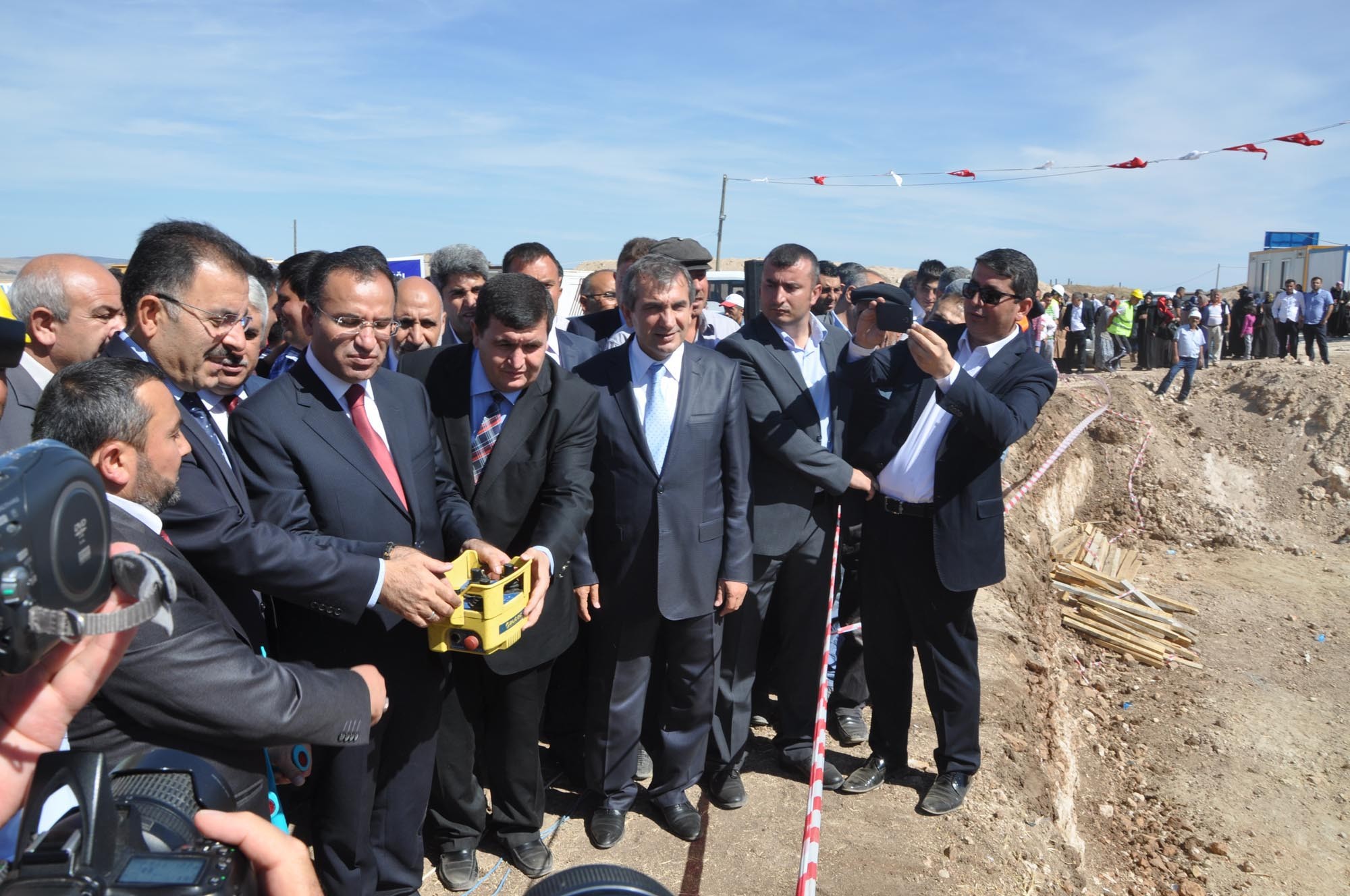 Eski Adalet Bakanı Bozdağ, Sorgun’da Temel Atma Törenlerine Katıldı!