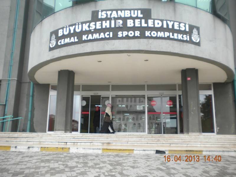 Okmeydanı Cemal Kamacı Spor Kompleksi Yıkılıyor