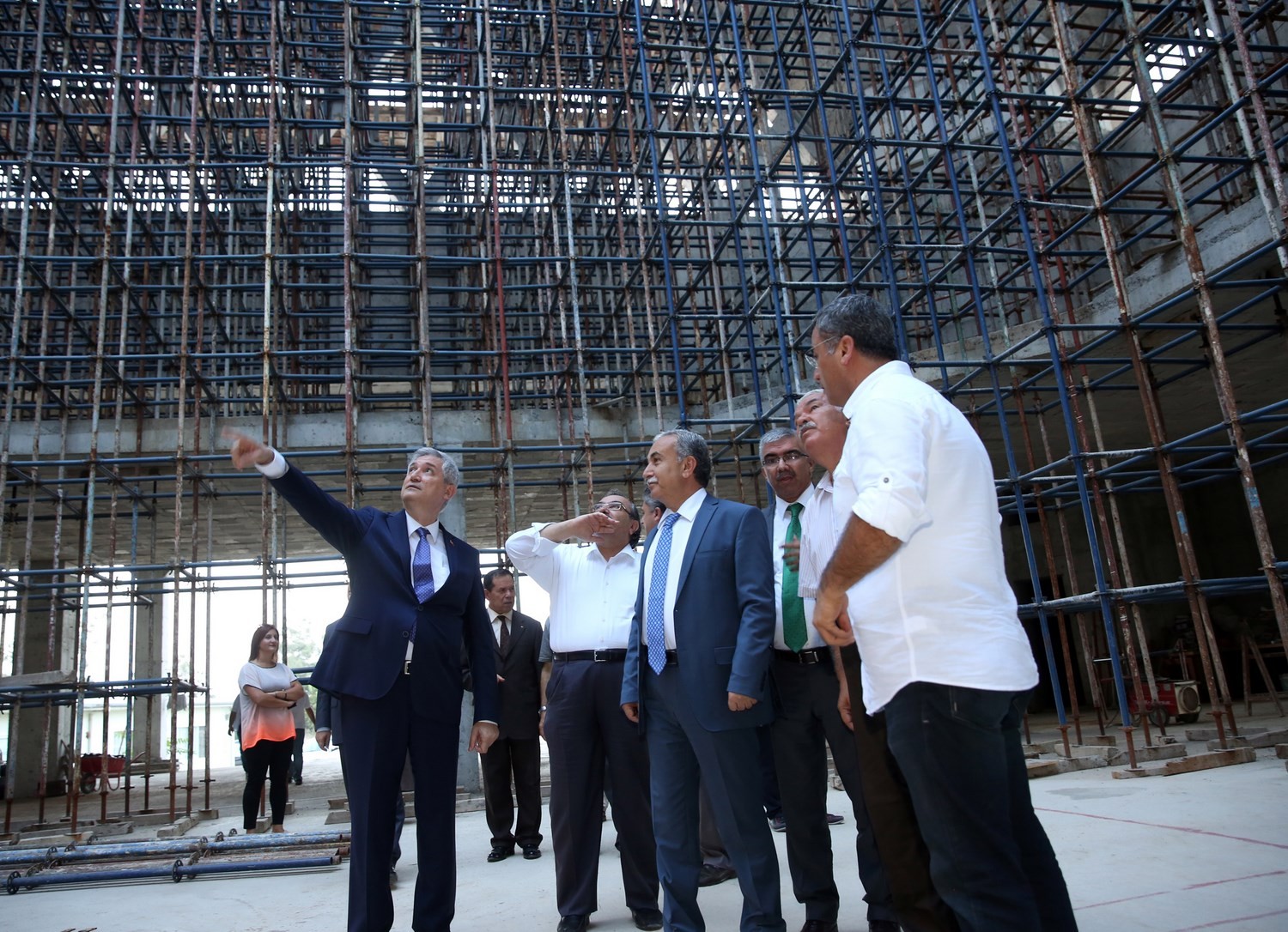 Adana Valisi ÇÜ 57.Alay Camii İnşaatında İncelemede Bulundu!